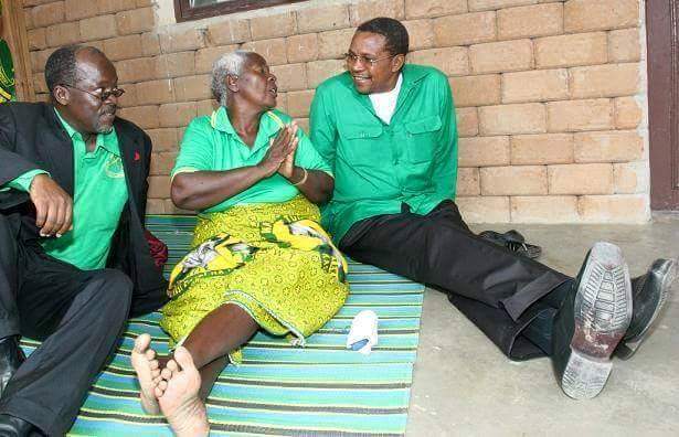 CCM Presidential hopeful John Magufuli and outgoing Tanzanian President Jakaya Kikwete discussing party issues with a supporter.