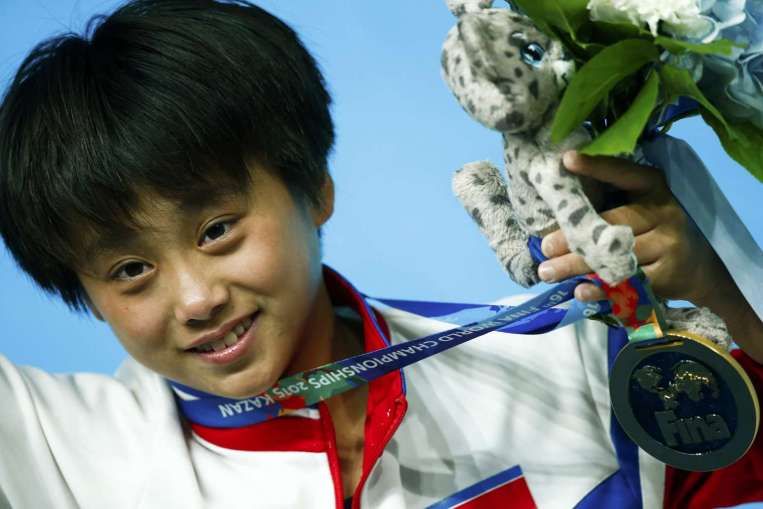 Kim Kuk-hyang  won a gold medal in 10m of women’s individual platform finals