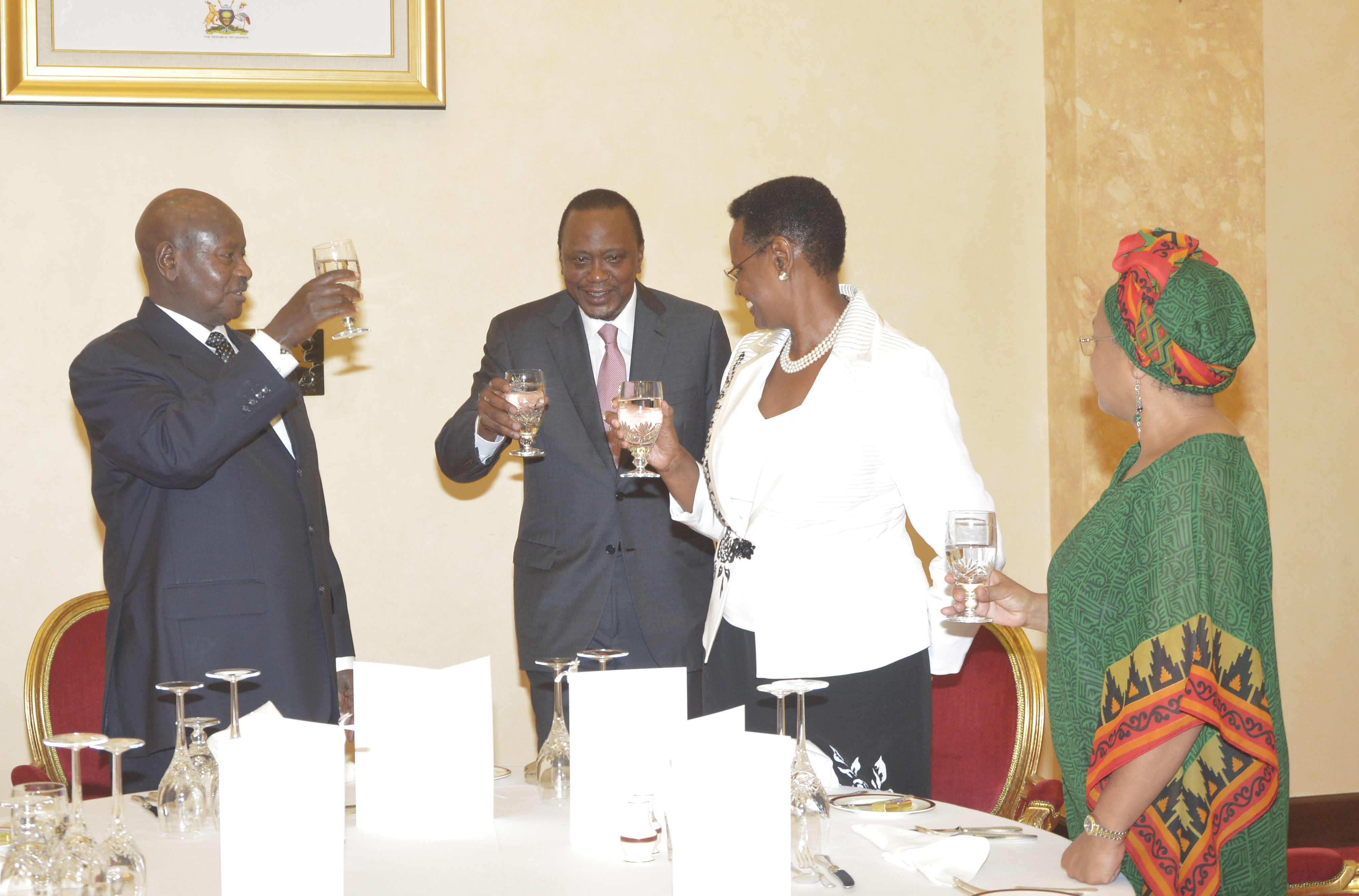 https://www.eagle.co.ug/wp-content/uploads/2015/08/President-Museveni-and-Uhuru-toast-to-the-lives-of-one-another-at-a-dinner.