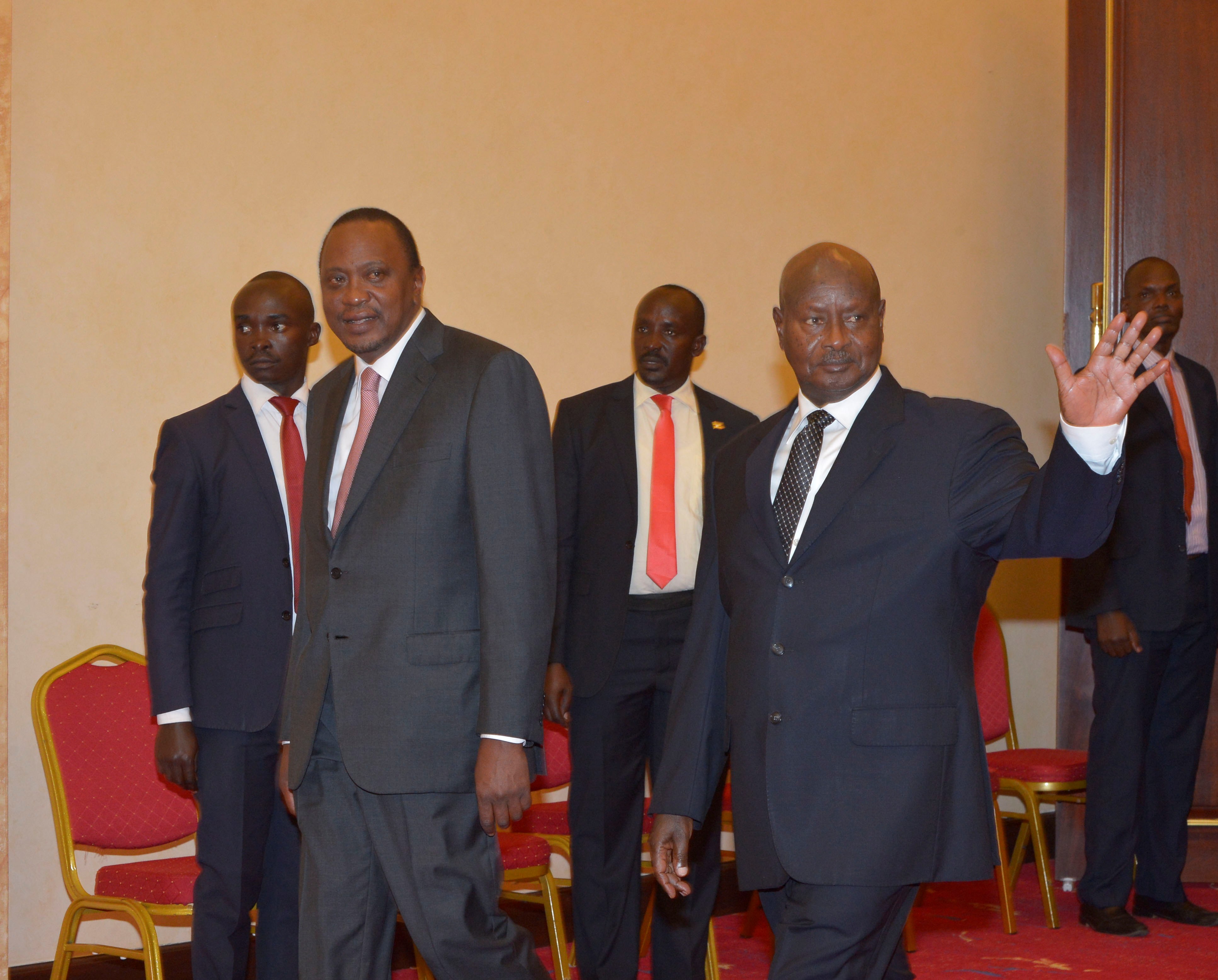 President Museveni and his guest President Uhuru arrive for dinner.