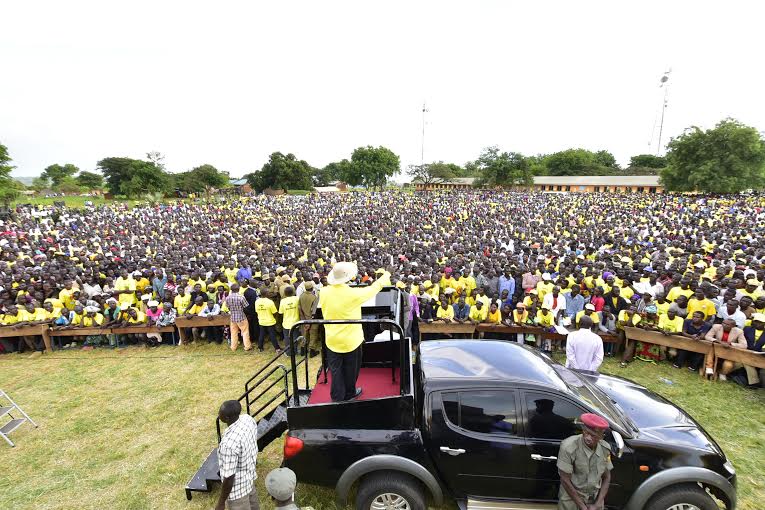 Candidate Museveni addressing his supporters at Pakwach.