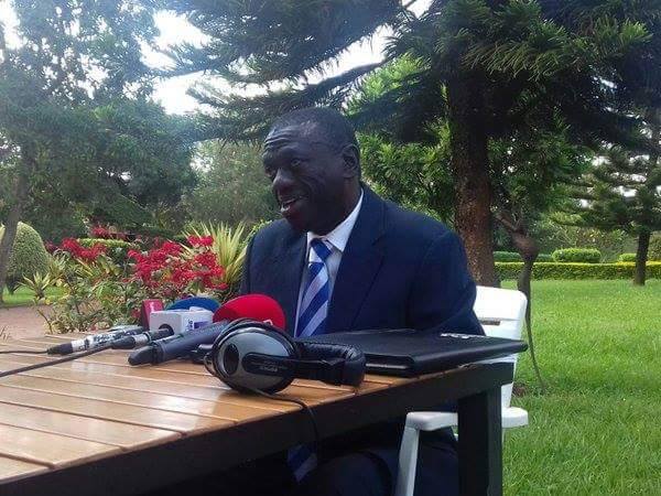 Dr.Besigye addressing the press conference at his Kasangati residence about the poll.